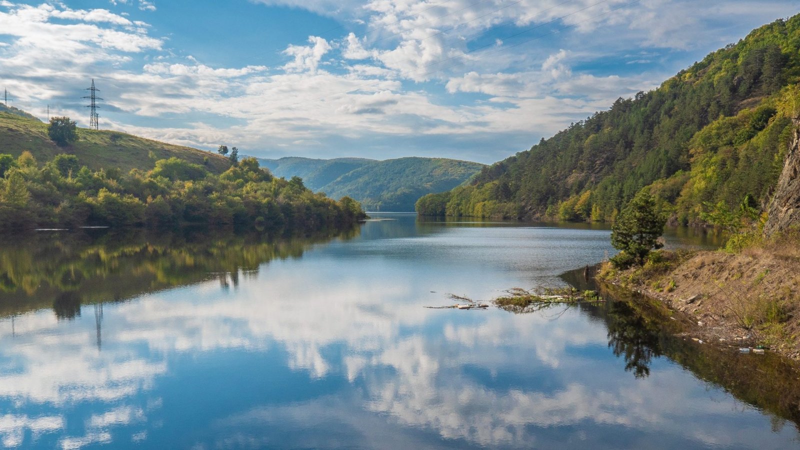 Lake Tarnița